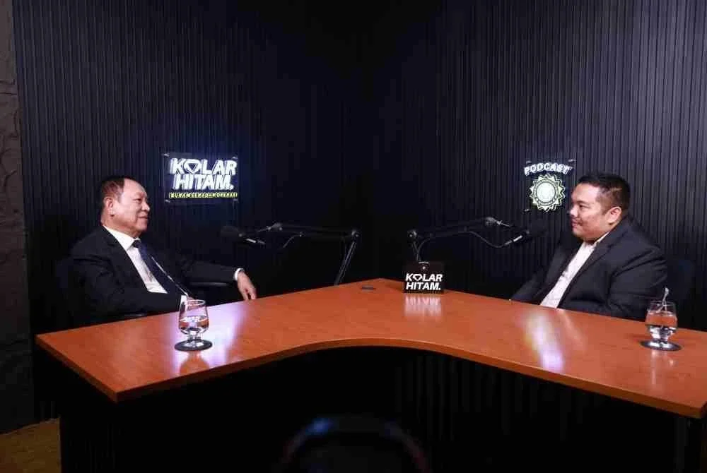 Abd Halim (kiri) ketika Podcast Kolar Hitam pada Khamis. Foto: SPRM