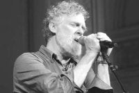 Glen Hansard merupakan vokalis utama kumpulan The Frames dan penulis lagu yang memenangi Anugerah Oscar.