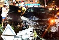 Keadaan kereta mangsa yang terbabas dan melanggar pembahagi jalan di Taman Tambun Indah pada malam Rabu. - Foto: JBPM