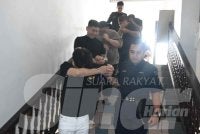 Enam lelaki didenda selepas mengaku bersalah atas pertuduhan mencederakan seorang warga China menggunakan batang besi serta melakukan pemerasan membabitkan sebuah jam tangan mewah