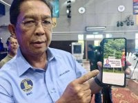 Pengerusi Badan Perhubungan UMNO Negeri Sembilan, Datuk Seri Jalaluddin Alias menunjukkan kain rentang berunsur provokasi dinaikkan bermula hari ini bagi menanam kebencian pengundi terhadap parti berkenaan.