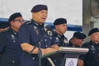 Rahaman berkata, pihak polis telah menahan teman lelaki kepada perempuan yang ditahan susulan kes penemuan mayat bayi dalam mangkuk tandas dengan kesan tikaman. 