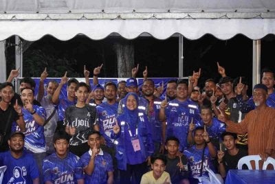 S Leza ketika walkabout sekitar DUN Pilah.
