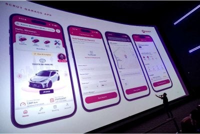 Nik Muhammad Izwan memberi penerangan pada Majlis Pelancaran Aplikasi Scrut Garage pada Rabu. Foto: Bernama