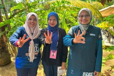 Ameerah Pas dan Puteri UMNO bekerja sama memastikan kemenangan Maira di Labu.