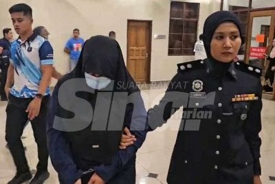 Mahkamah membenarkan Nurwahidah (depan, kiri) diikat jamin sebanyak RM5,000 dengan seorang penjamin dan kes disebut semula 20 Ogos depan.