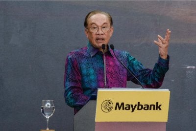 Anwar berucap pada Majlis Perasmian Ibu Pejabat Baharu Maybank di Menara Merdeka Maybank pada Khamis. Foto: Bernama 