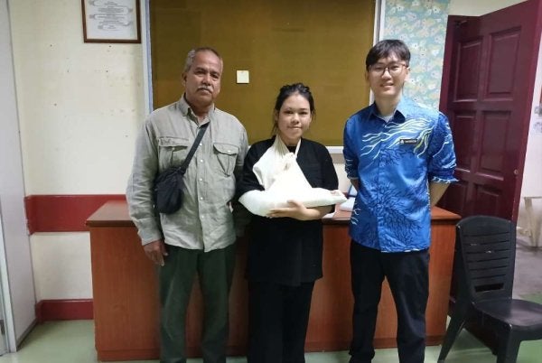 Pekerja pembersihan, Nor Izzati Mohd Fazil, 27, yang terbabit dalam nahas langgar kerbau, Jun lalu layak menerima faedah LINDUNG 24 JAM PERKESO.