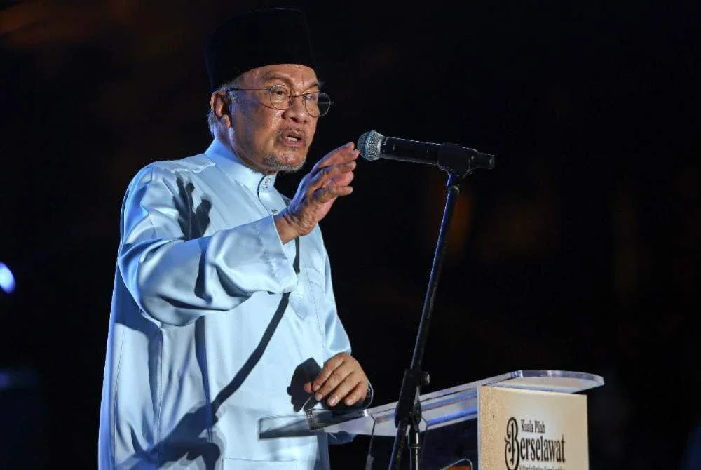 Anwar berucap pada Majlis Kuala Pilah Berselawat dan Munajat Perdana Negeri Sembilan di Dataran Melang pada Khamis. Foto: Bernama