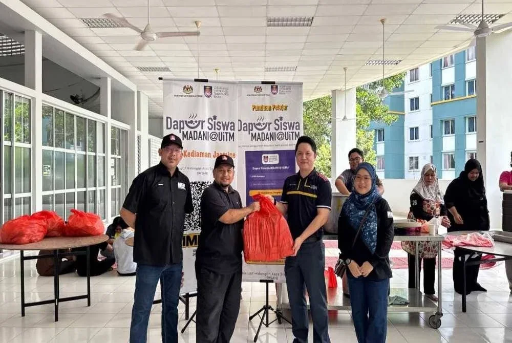 Mohammed Hardy (dua dari kanan) berkata, pendekatan yang dilaksanakan melalui program tersebut selaras dengan aspirasi UiTM untuk membangunkan ekosistem kampus yang lebih prihatin, inklusif dan mampan.