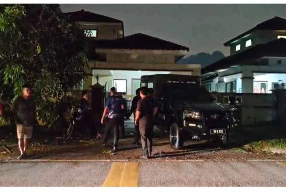 Polis menerima maklumat mengenai kejadian itu kira-kira jam 9.10 malam Khamis.