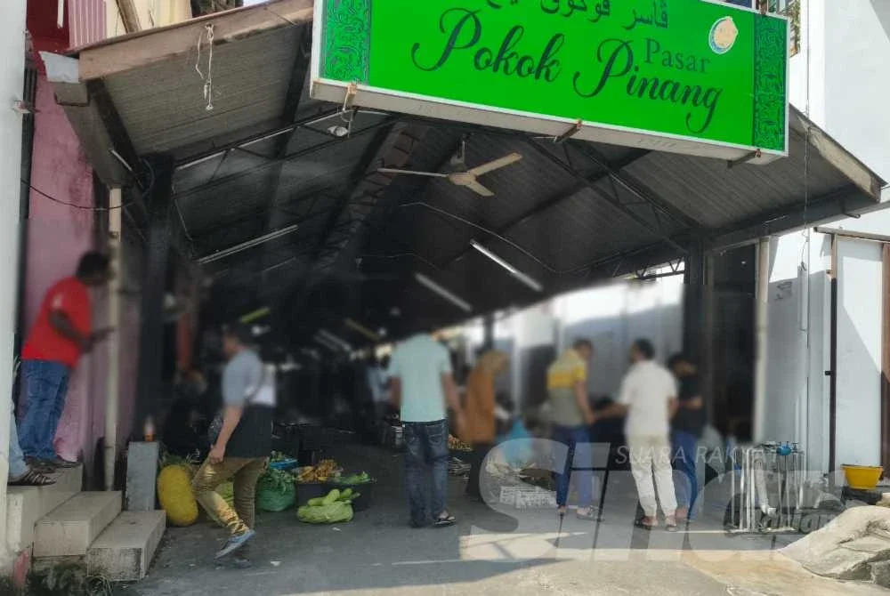 Mereka kelihatan bersahaja dan melakukan aktiviti rutin seperti membeli barangan keperluan, bertemu rakan dan lepak.
Foto: HAZELEN LIANA KAMARUDIN