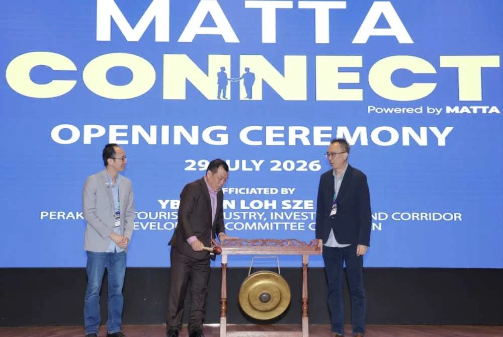 Sze Yee (dua dari kiri) menyempurnakan gimik perasmian MCX 2026 di ICC pada Rabu.