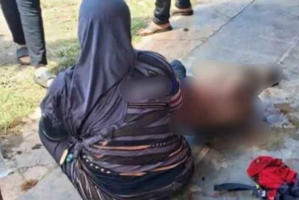 Keadaan isteri dan anak Talhah selepas terlibat kemalangan di Persimpangan Buluh Gading, Kuala Nerus pada Jumaat.