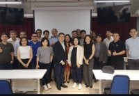 Joyi (depan, dua dari kanan) berharap para usahawan memberi fokus kepada perlindungan jenama sebelum mengembangkan perniagaan ke peringkat global.