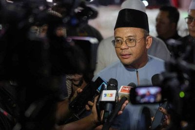Menteri Besar Selangor Datuk Seri Amirudin Shari ketika, ditemui pemberita selepas menghadiri Majlis Kuala Pilah Berselawat dan Munajat Perdana Negeri Sembilan di Dataran Melang pada malam Khamis.
--fotoBERNAMA (2026) HAK CIPTA TERPELIHARA
KUALA PILAH, July 30 -- Selangor Menteri Besar Datuk Seri Amirudin Shari speaking to reporters after attending the Kuala Pilah Berselawat and Negeri Sembilan Grand Munajat Programme at Dataran Melang today.
--fotoBERNAMA (2026) COPYRIGHT RESERVED