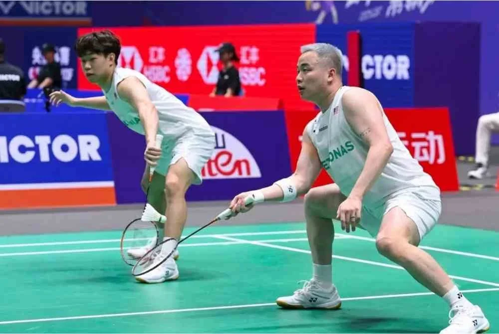 Aaron Chia (kanan) dan Aaron Tai mara ke final pertama mereka sejak digandingkan bulan lalu. Foto: FB BAM