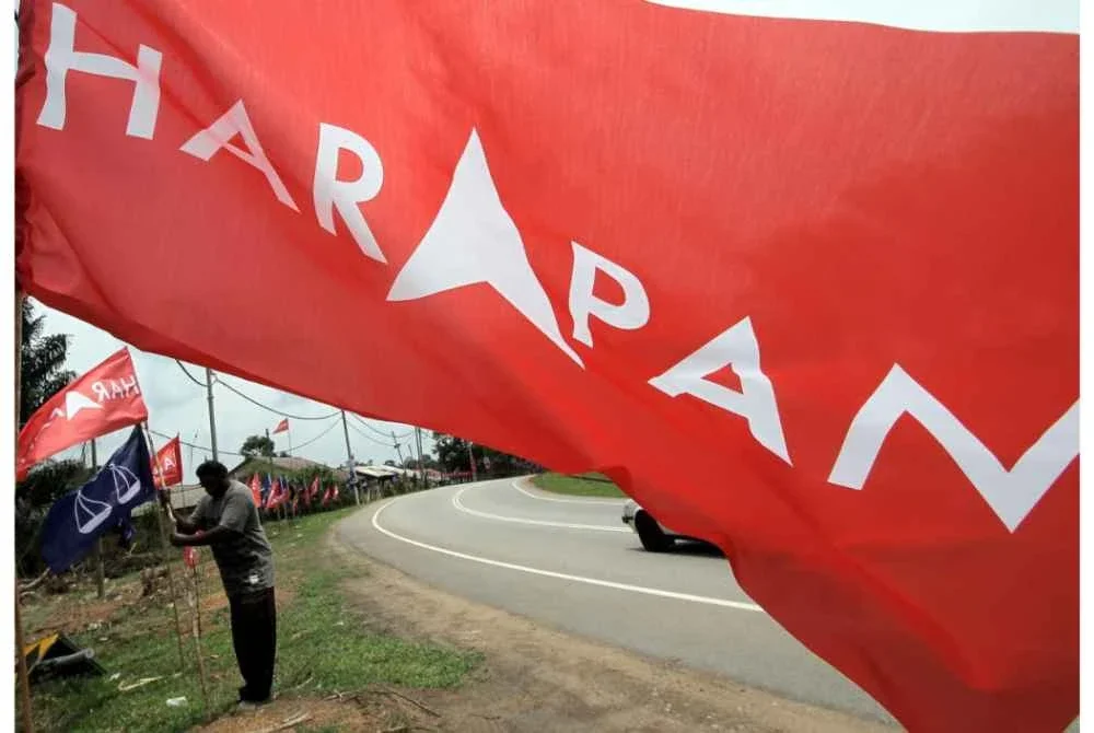 Pakatan Harapan (PH) mendahului dan dijangka mempertahankan dua kerusi Dewan Undangan Negeri (DUN) Bukit Kepayang dan Lobak yang ditandingi DAP berdasarkan keputusan kiraan semasa.