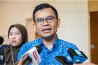 Akmal Nasrullah bercakap kepada pemberita selepas menghadiri Association of Malaysian Economics Undergraduates Economics Summit 2026 pada Sabtu.