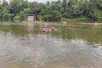 Seorang lelaki dikhuatiri lemas selepas menyelamatkan cucu saudaranya ketika mandi di Sungai Kampung Pulau Kudat, Kuala Berang pada Sabtu.