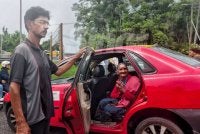 M Krishnama sanggup menaiki teksi ke pusat mengundi seorang diri
