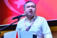 Penyandang kerusi Dewan Undangan Negeri (DUN) Chennah, Anthony Loke ketinggalan ketika ini dalam kiraan undi awal.