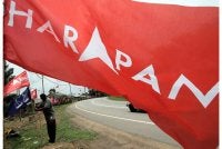 Pakatan Harapan (PH) mendahului dan dijangka mempertahankan dua kerusi Dewan Undangan Negeri (DUN) Bukit Kepayang dan Lobak yang ditandingi DAP berdasarkan keputusan kiraan semasa.