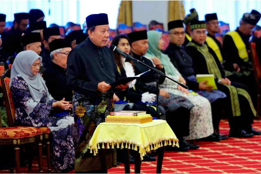 Ismail ikrar junjung amanah, kepercayaan rakyat laksana pentadbiran adil dan tulus Ismail ikrar junjung amanah, kepercayaan rakyat laksana pentadbiran adil dan tulus