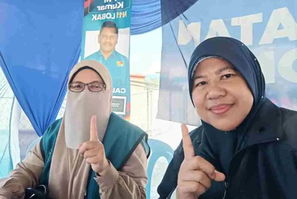 Menurut Ana Mastura (kiri), seluruh jentera parti, termasuk Dewan Muslimat Pas dan Dewan Ulamak Pas digerakkan sepenuhnya di Lobak walaupun menyedari laluan menuju kemenangan amat mencabar.