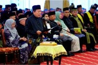 Ismail Lasim ketika mengangkat sumpah jawatan Menteri Besar Negeri Sembilan yang baharu hari ini. - Foto: Bernama