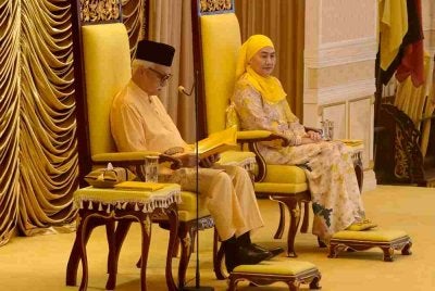 Tuanku Muhriz bertitah pada Majlis Istiadat Penyerahan Watikah, Pelantikan dan Mengangkat Sumpah Menteri Besar Negeri Sembilan di Istana Besar Seri Menanti, pada Ahad.