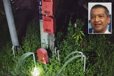 Antara meter air hilang yang tular di media sosial. Gambar kecil: Abdul Karim