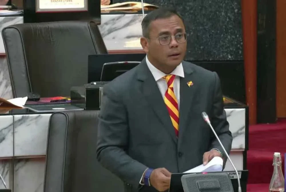 Amirudin semasa sesi soal jawab pada sidang DUN Selangor di sini pada Isnin.