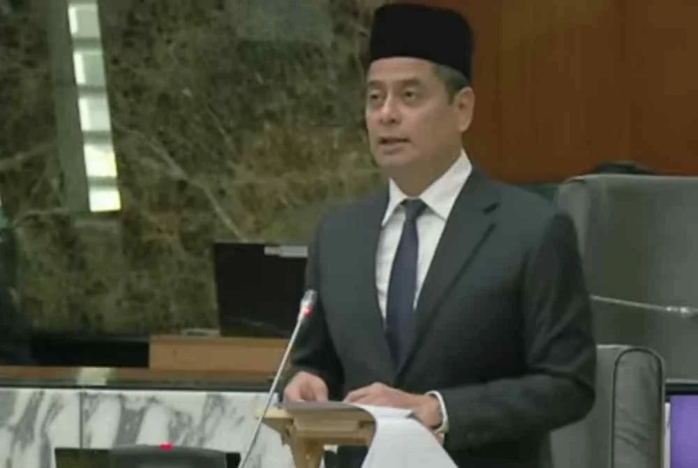 Mohammad Fahmi semasa membentangkan Rang Undang-Undang Enakmen Undang-Undang Tubuh Kerajaan Selangor (Pindaan) 2026 berkaitan peruntukan agama negeri dan penubuhan Mahkamah Syariah semasa Sidang DUN Selangor pada Isnin.
