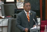 Amirudin semasa sesi soal jawab pada sidang DUN Selangor di sini pada Isnin.