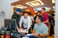 
Khairul Firdaus (kiri) dan Ahmad Farhan (dua dari kiri) beramah mesra dengan pencari kerja pada Karnival MYFutureJobs Indera Mahkota
di SASICC, Kuantan pada Ahad. 