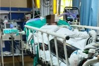 Muhamad Shahrul semasa menerima rawatan di hospital selepas motosikal ditunggangnya terbabas dipercayai akibat dikejar sekumpulan anjing liar di Taman Teluk Gedung Indah di sini pada 13 Julai lalu.