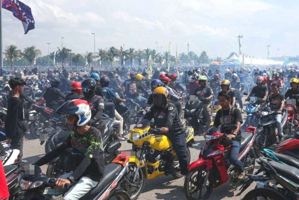 Himpunan RXZ Members mencetuskan kontroversi khususnya membabitkan keselamatan pengguna jalan raya. Foto fail Bernama