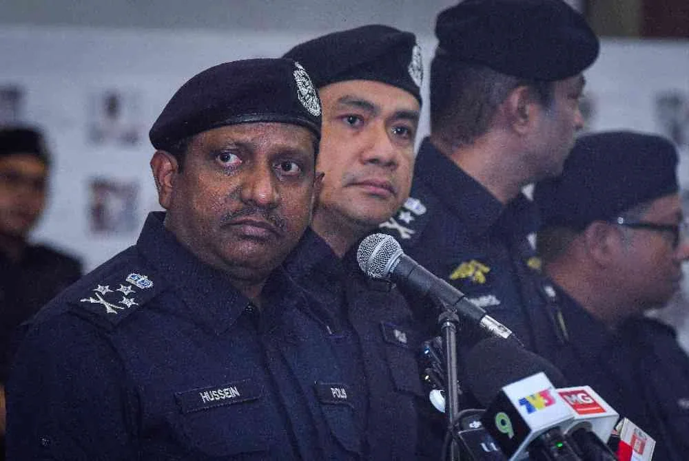 Hussein ketika sidang media mengenai kejayaan anggota polis menumpaskan sindiket pengedaran dadah yang bernilai RM42 juta di Ibu Pejabat Polis Kontinjen Selangor pada Selasa. Foto Bernama