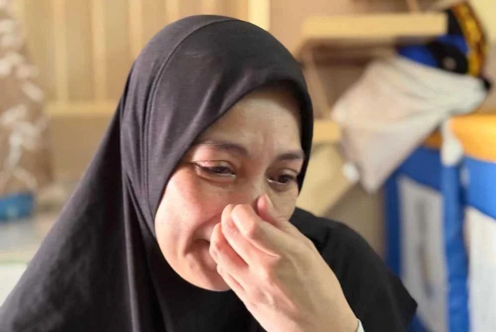 Nor Azliawani tidak dapat menahan sebak ketika bercerita mengenai arwah suaminya. Foto SINAR HARIAN/NORAFIZA JAAFAR