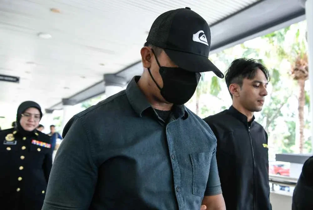 Johari mengaku tidak bersalah di Mahkamah Sesyen Alor Setar pada Selasa atas tiga pertuduhan meminta dan menerima rasuah berjumlah RM11,500. Foto Bernama 