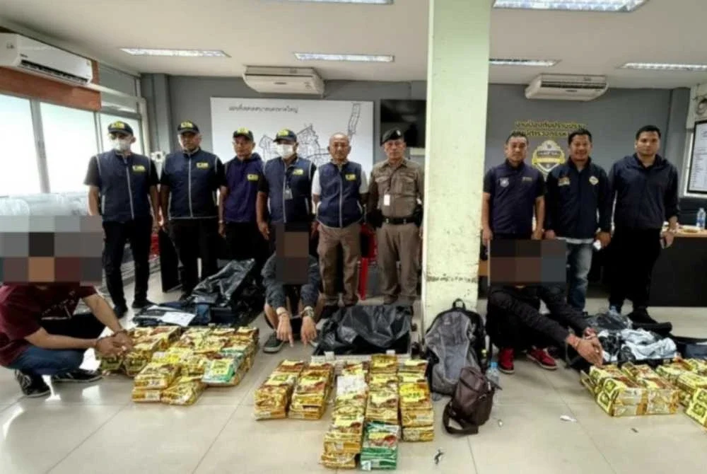 Pihak berkuasa Thailand berjaya memberkas tiga lelaki warga Malaysia yang cuba menyeludup 87kg syabu di Stesen Kereta Api Hat Yai, Songkhla pada 31 Julai.