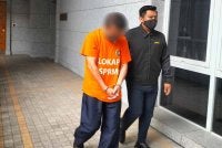 Suspek dibawa keluar dari Mahkamah Majistret Putrajaya pada Selasa selepas permohonan reman dibuat. 