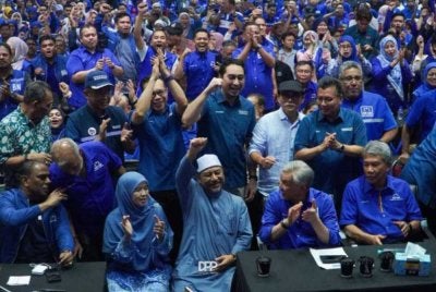 Kerjasama PN-BN di Johor dan Negeri Sembilan berjaya mengubah corak persaingan politik apabila kedua-dua gabungan dapat menyusun strategi bagi mengelakkan pertandingan tiga penjuru yang memberi kelebihan kepada PH. Foto sumber FB Datuk Mohd Nassuruddin Daud