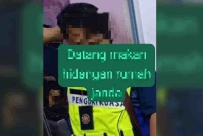 Penguat kuasa JAINJ memeriksa sebuah rumah dalam operasi penguatkuasaan di Taman Daya, Johor Bahru. Foto JAINJ