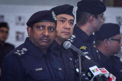 Hussein ketika sidang media mengenai kejayaan anggota polis menumpaskan sindiket pengedaran dadah yang bernilai RM42 juta di Ibu Pejabat Polis Kontinjen Selangor pada Selasa. Foto Bernama