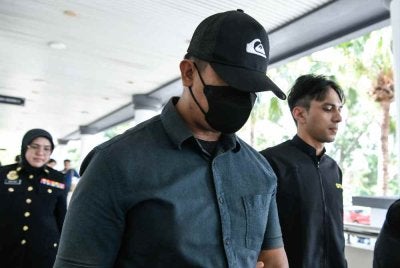 Johari mengaku tidak bersalah di Mahkamah Sesyen Alor Setar pada Selasa atas tiga pertuduhan meminta dan menerima rasuah berjumlah RM11,500. Foto Bernama 