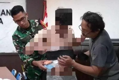Pihak berkuasa menganggarkan nilai pasaran narkotik yang dirampas itu sekitar 2.79 bilion rupiah (RM634,000). - Foto Agensi