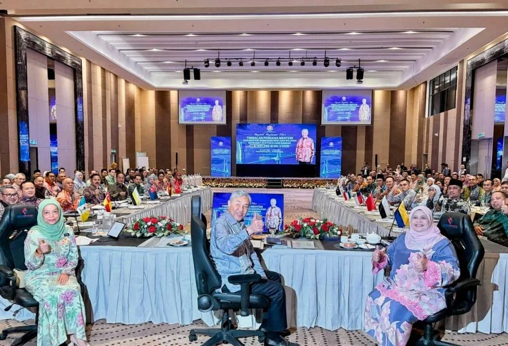 Ahmad Zahid mempengerusikan Mesyuarat MEXCLUB Kali Ke-61 yang diadakan di sebuah hotel di Pulau Pinang.