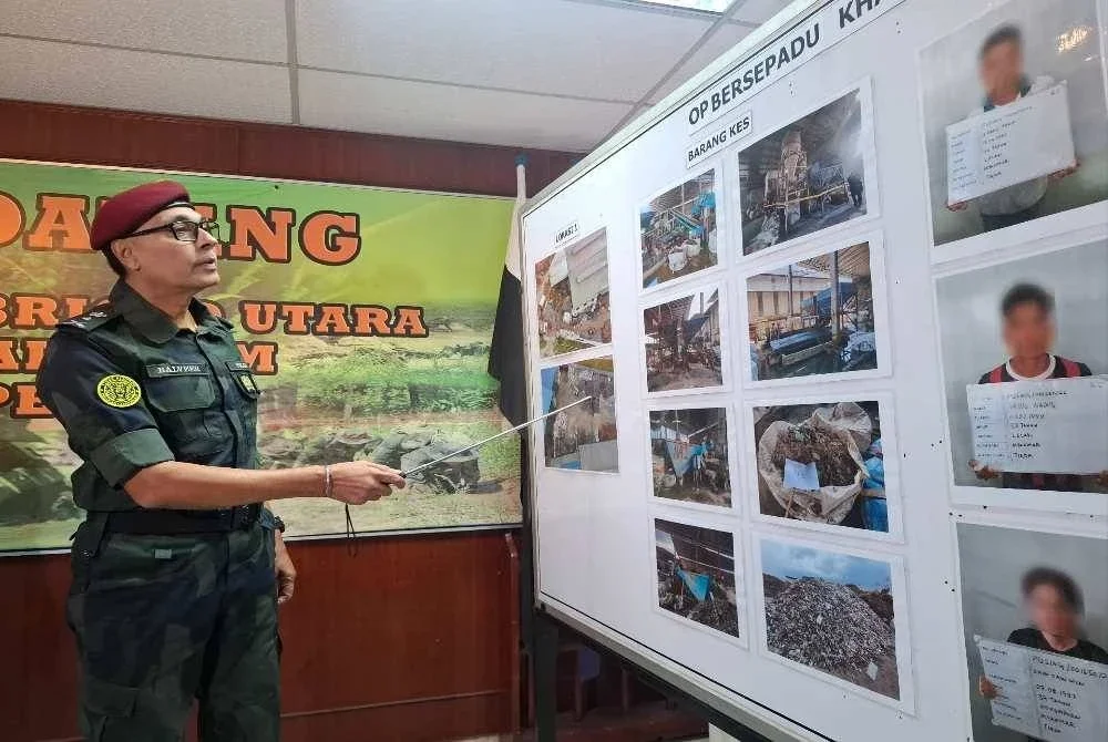 Balveer Singh menunjukkan maklumat rampasan dan tangkapan hasil operasi bersepadu di tiga kilang di sekitar Ipoh, Isnin lalu yang membawa kepada rampasan lebih RM9 juta.